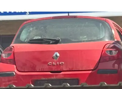 Renault Clio 3 Arka Bagaj Kapağı Kırmızı