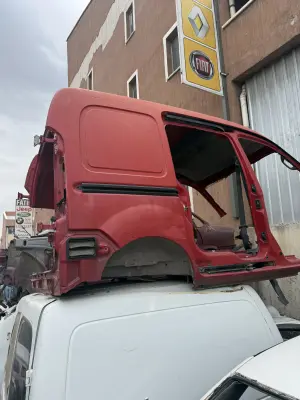 Renault Kangoo Sağ Arka Çamurluk